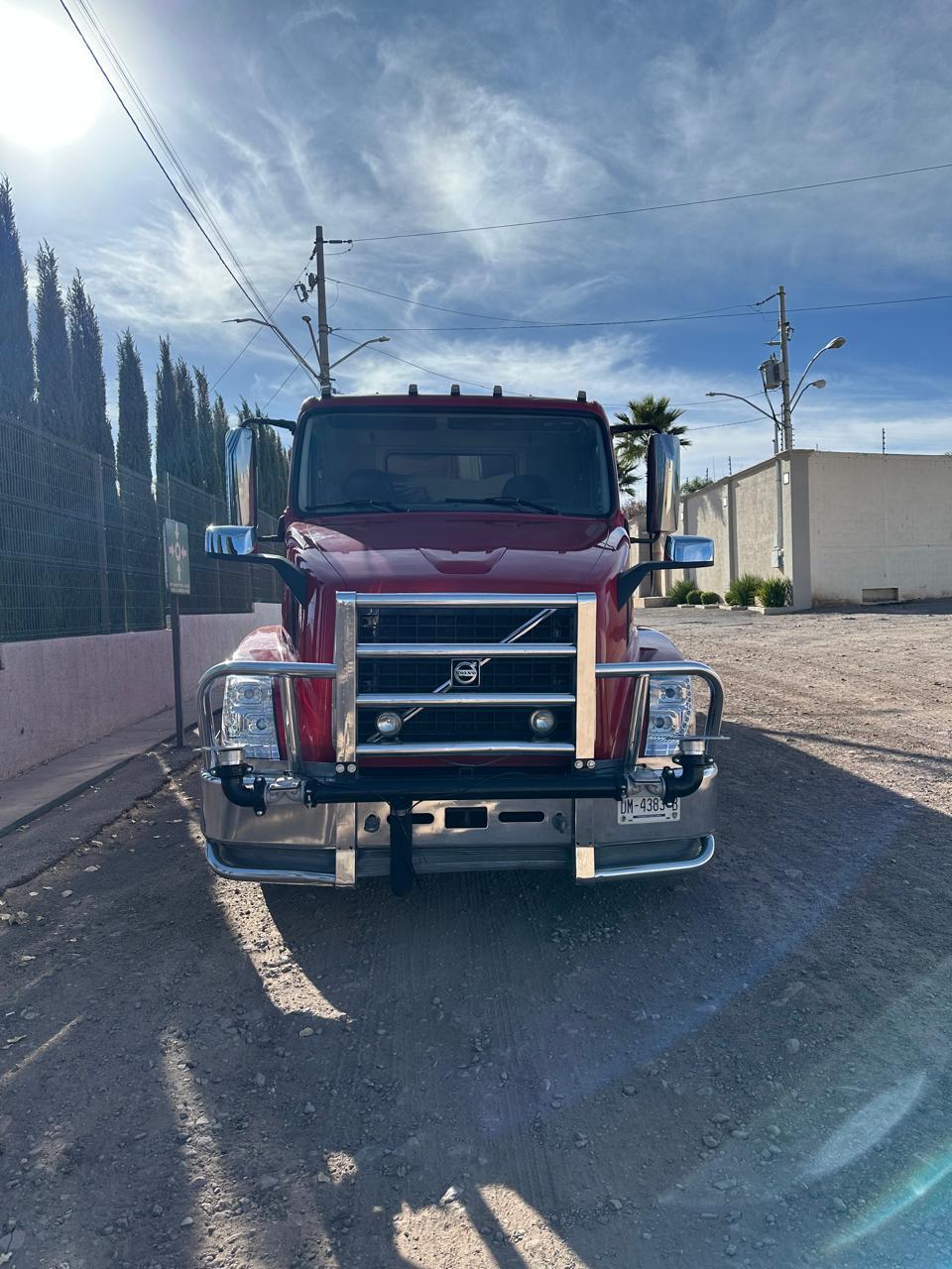 Pipa de agua Volvo VNL D13