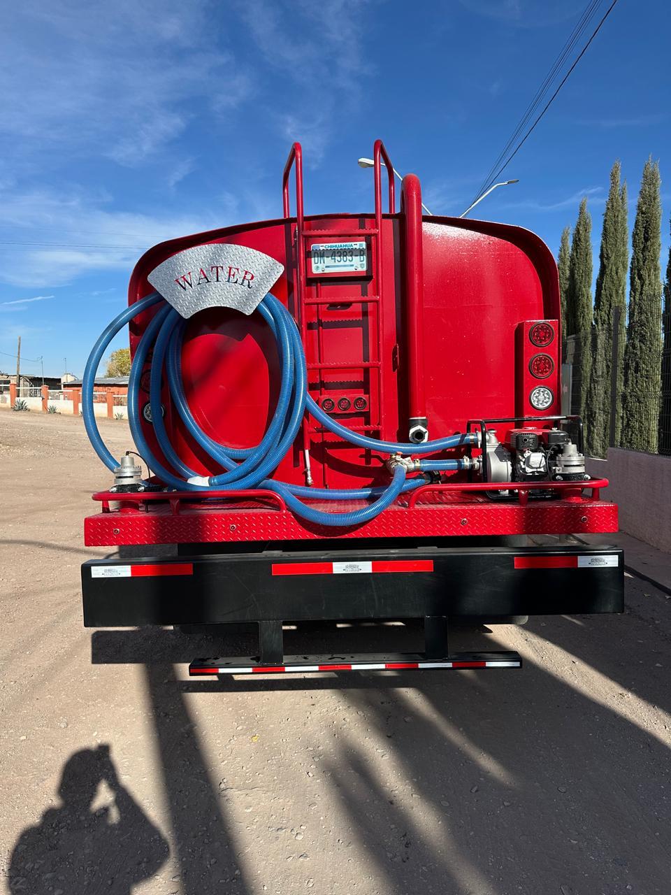 Pipa de agua Volvo VNL D13