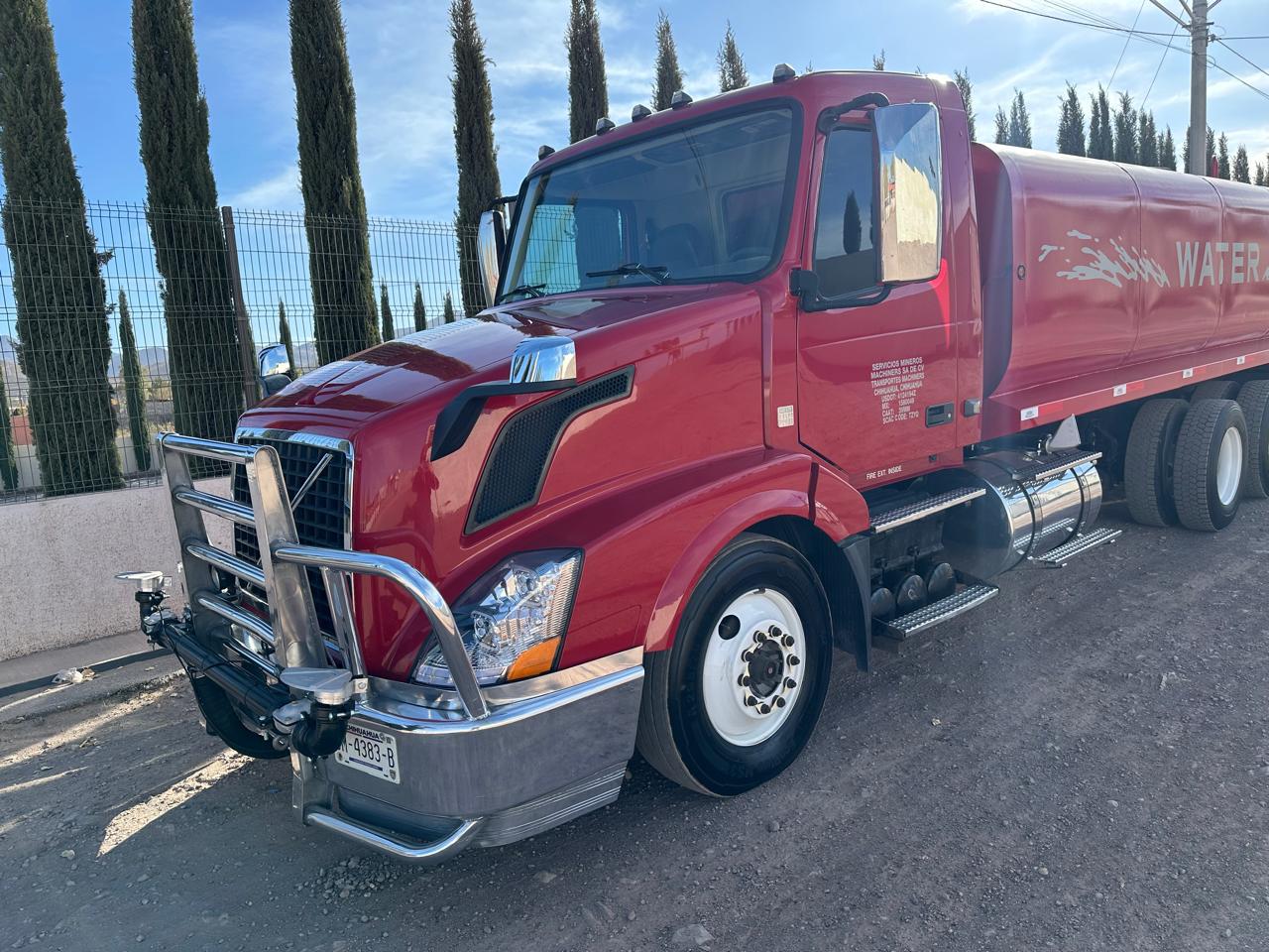 Pipa de agua Volvo VNL D13